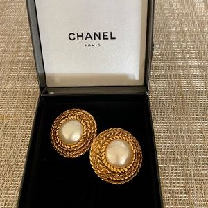 CHANEL classic vintage earrings